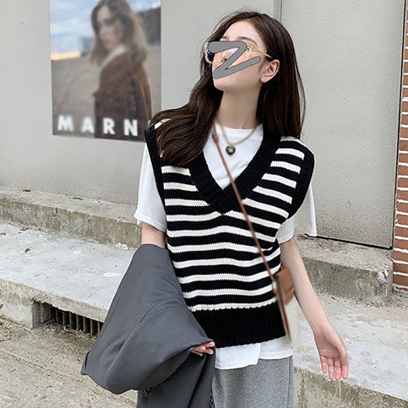 Áo len không tay cổ chữ v form rộng họa tiết kẻ sọc | BigBuy360 - bigbuy360.vn