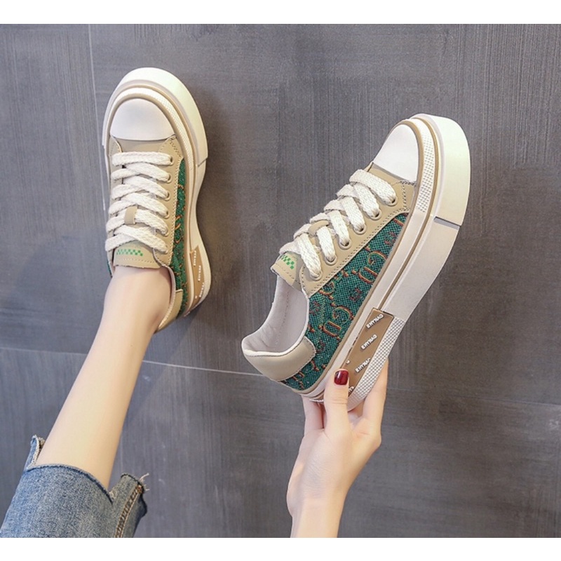 GIÀY THỂ THAO QUANG CHÂU VIỀN  MÀU CHỮ ĐẸP EH25