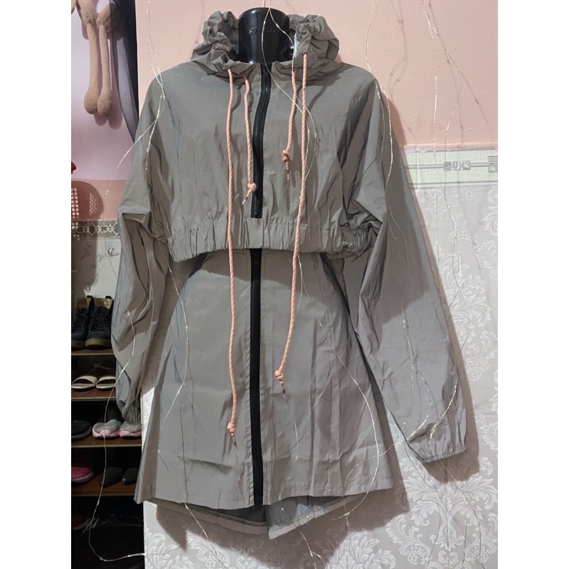 set váy chữ A và áo croptop tay dài có nón quần phản quang cách giữ nhiệt