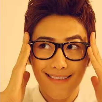 Mắt kính gọng vuông chống ánh sáng xanh thời trang