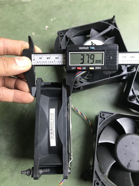 Quạt delta,nmb 12v 1.6A đến 3.0A, vuông 12cm