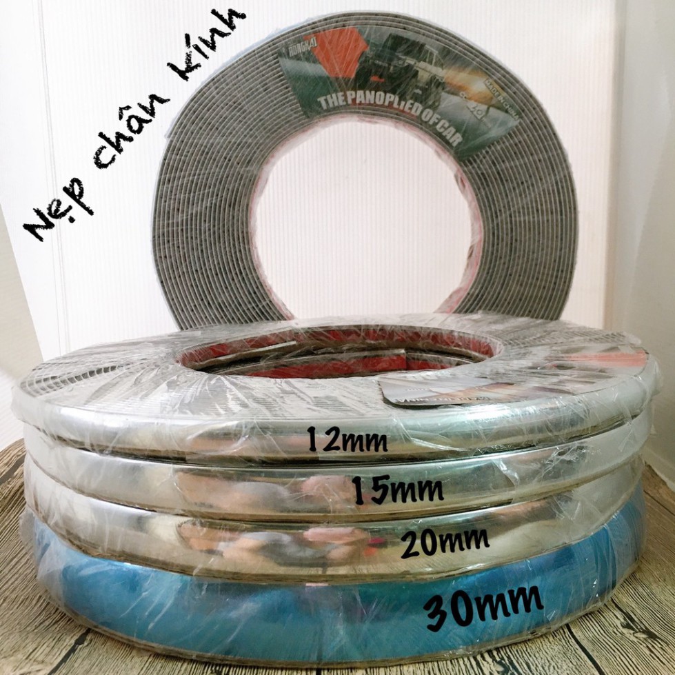 New New Cuộn Nẹp viền chân kính ô tô mạ Crom rộng 1,2cm x 15m Kèm 02 Lọ dung dịch keo mồi 3M