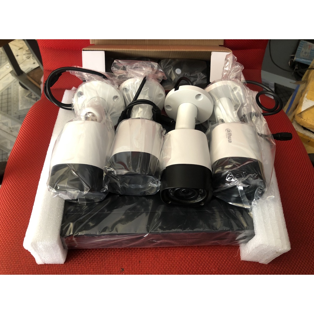 TRỌN BỘ 4 CAMERA NGOÀI TRỜI TRONG NHÀ (1 ĐẦU THU,4 MẮT CAMERA,NGUỒN ĐẦU THU ,PHẦN MỀN)