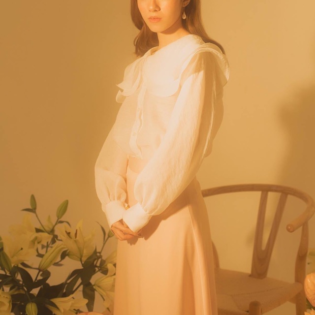 THE19CLUB - Áo sơ mi cổ bồng hai tầng vải tơ sống dài tay - Jennie Shirt