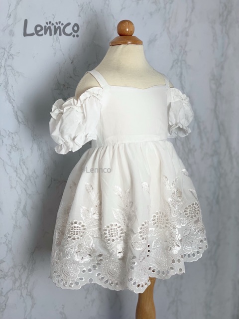 Váy trắng chân ren trễ vai bé gái Lennco