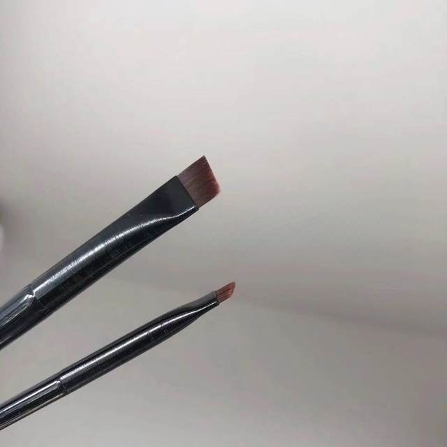 Bút Kẻ Mắt / Lông Mày Ngòi Mảnh A102