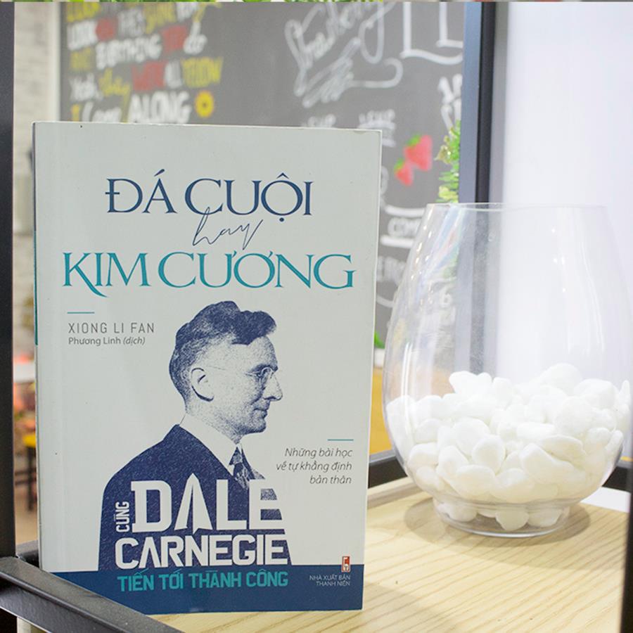 Sách: Cùng Carnegie Tiến Tới Thành Công - Đá Cuội Hay Kim Cương (Những Bài Học Về Tự Khằng Định Bản Thân) - TSKN