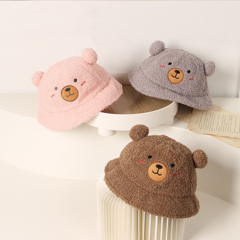Mũ Tai Bèo Nhung Mềm Mại Thêu Họa Tiết Gấu Hoạt Hình Chống Gió Giữ Ấm Mùa Thu Đông Cho Bé