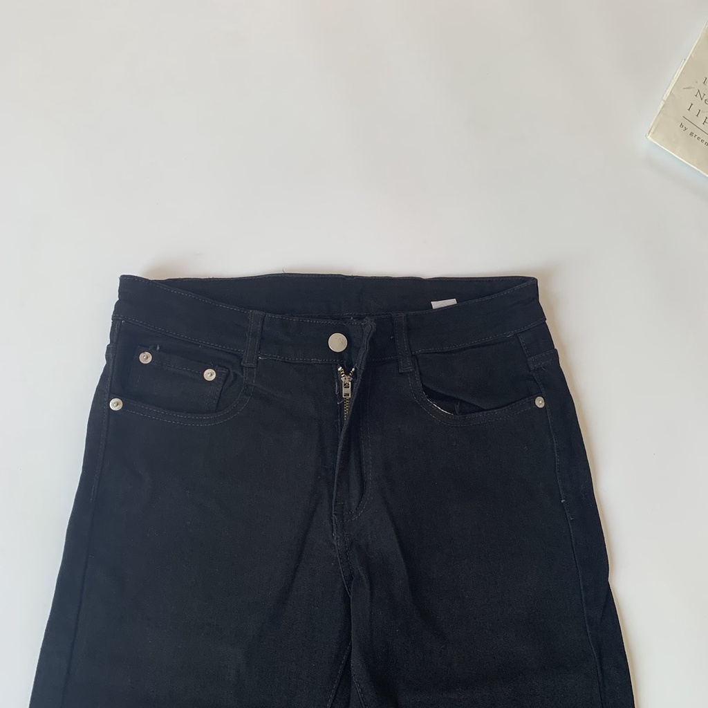 Quần Jean Nam Đen Trơn Phối Khoá Kéo Gối Dáng Slim Fit