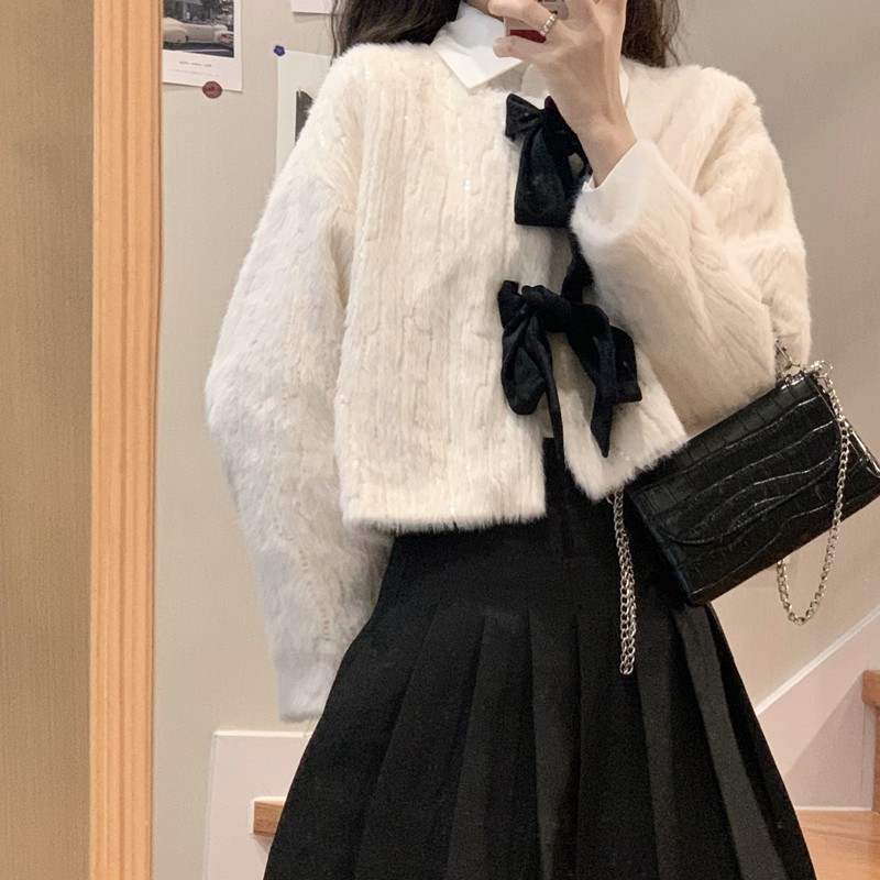 Set áo sơ mi trắng tay dài cố áo polo+khoác len lông ấm màu kem sữa form ngắn croptop nơ thắt +váy lưng cao xếp ly đen