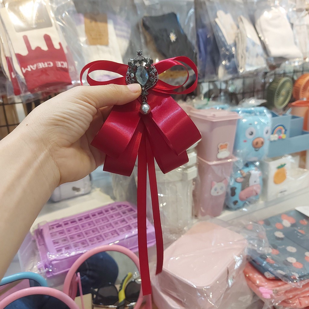 Tag nơ cài áo ruy băng lụa đính đá xinh xẻo