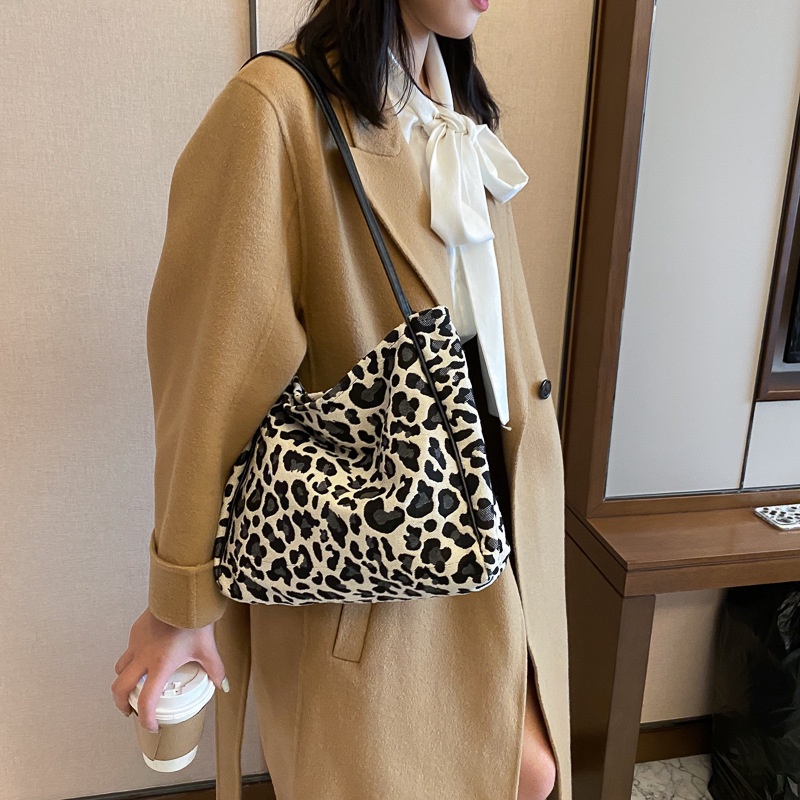 Túi xách đeo vai IELGY phong cách thời trang cho nữ