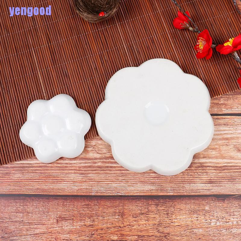 Bảng màu nước bằng sứ thiết kế đơn giản tiện dụng