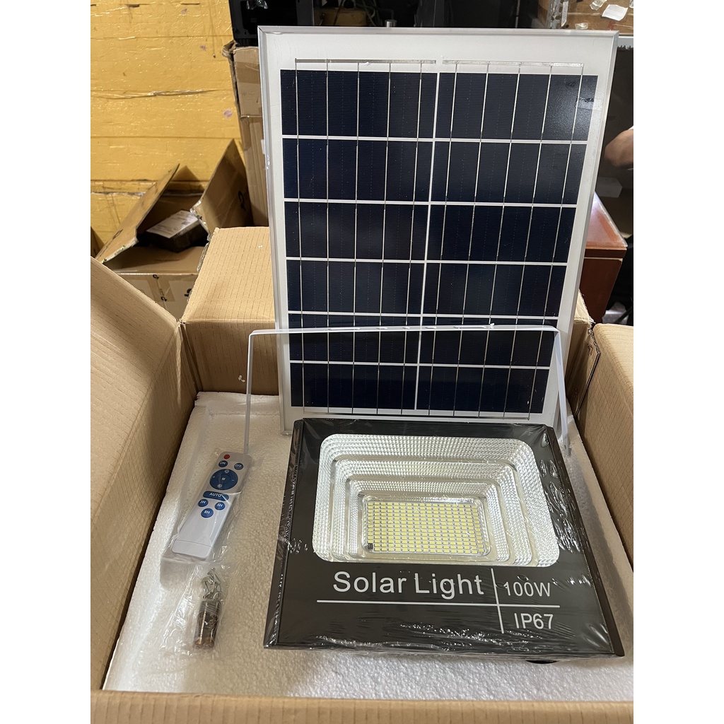 Đèn Pha Năng Lượng Mặt Trời 100W Bảng điều khiển năng lượng mặt trời: Đa tinh thể 6V8w