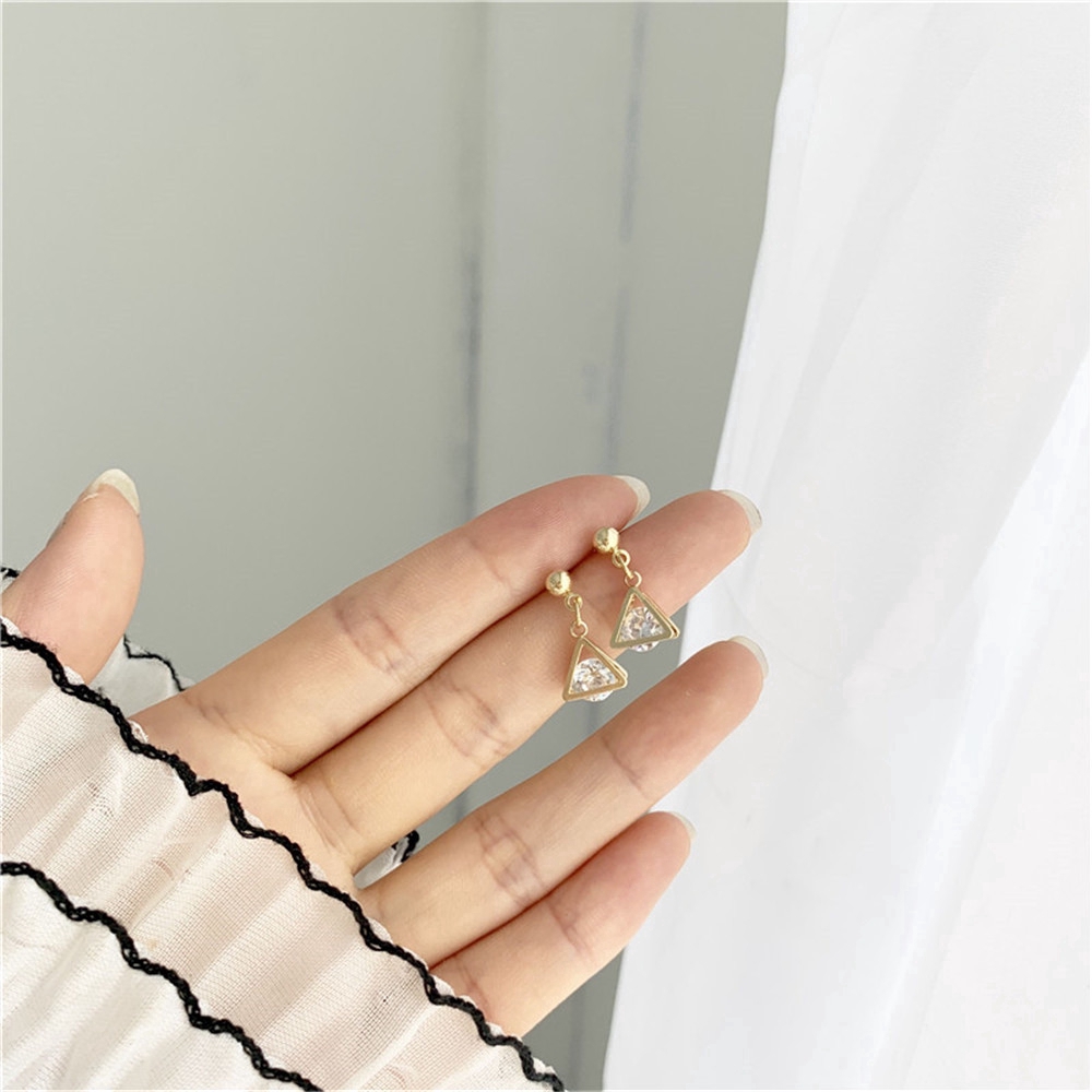 Khuyên Tai Đinh Tán Đính Ngọc Trai Và Đá Zircon Phong Cách Hàn Quốc Nhiều Kiểu Tùy Chọn Dành Cho Bạn Nữ Trong Tiệc Cưới