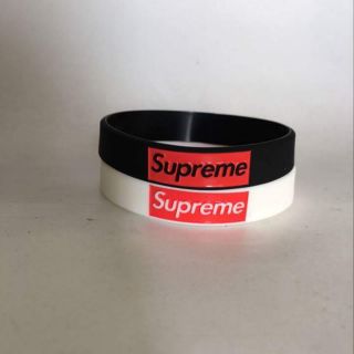 Vòng tay supreme