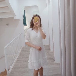 Váy trắng đuôi cá nơ eo