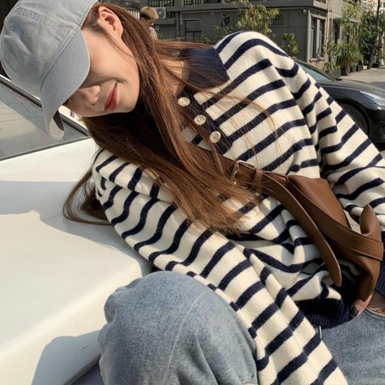 Áo len cổ bẻ kẻ sọc phong cách Hàn Quốc cho nữ