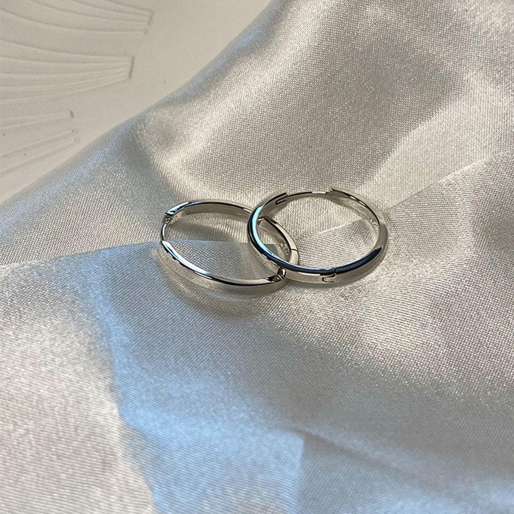 Bông Tai Tròn Bằng Kim Loại Bóng Thanh Lịch Phong Cách Hàn Quốc Cho Nữ