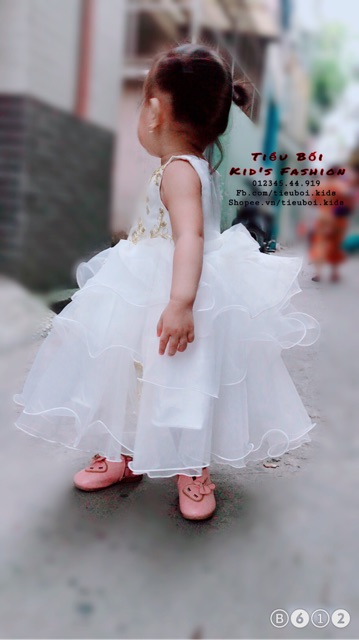 Đầm công chúa trắng phối hoa vàng | BigBuy360 - bigbuy360.vn