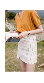 Chân váy chấm bi
