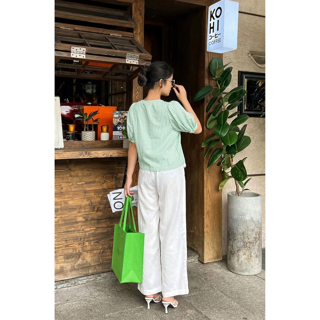 SWANLAKE | Áo Kiểu Nữ Cổ Tròn Tay Phồng Vải Cotton Caro Thoáng Mát, Thanh Lịch - MÃ: A10117LW09