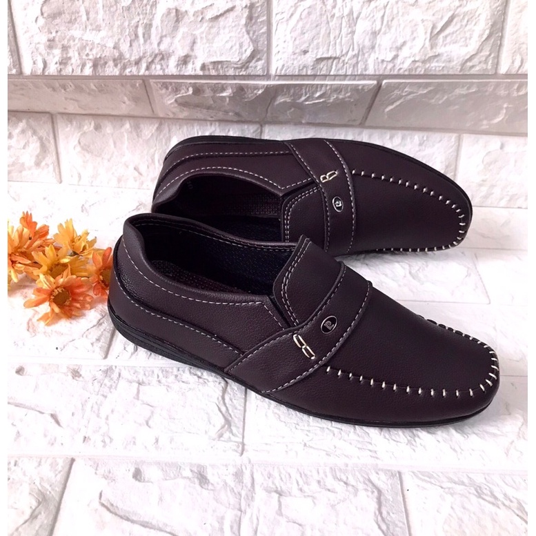 Giày mọi nam phom đẹp..da mềm..mang êm chân..mã GM07..màu nâu..đế khâu sẵn rất chắc chắn