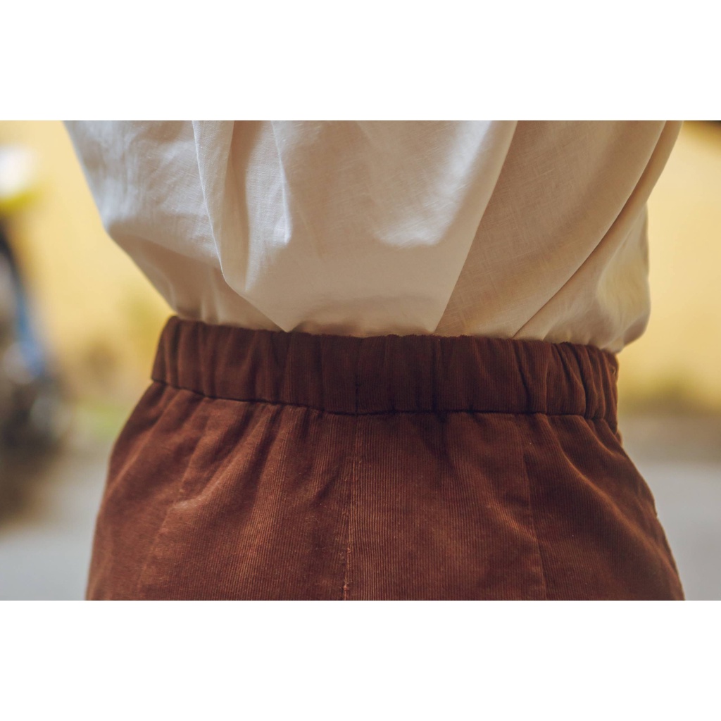 Chân váy nâu nhung tăm