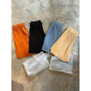 Quần đùi xếp ly nữ