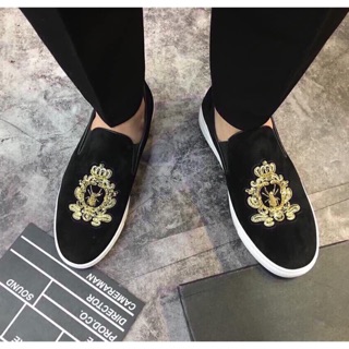 GIÀY LƯỜI SLIPON NAM  MÀU ĐEN  HOẠ TIẾT LOGO ĐI ÊM NĂNG ĐỘNG TRẺ TRUNG HÀNG CAO CẤP