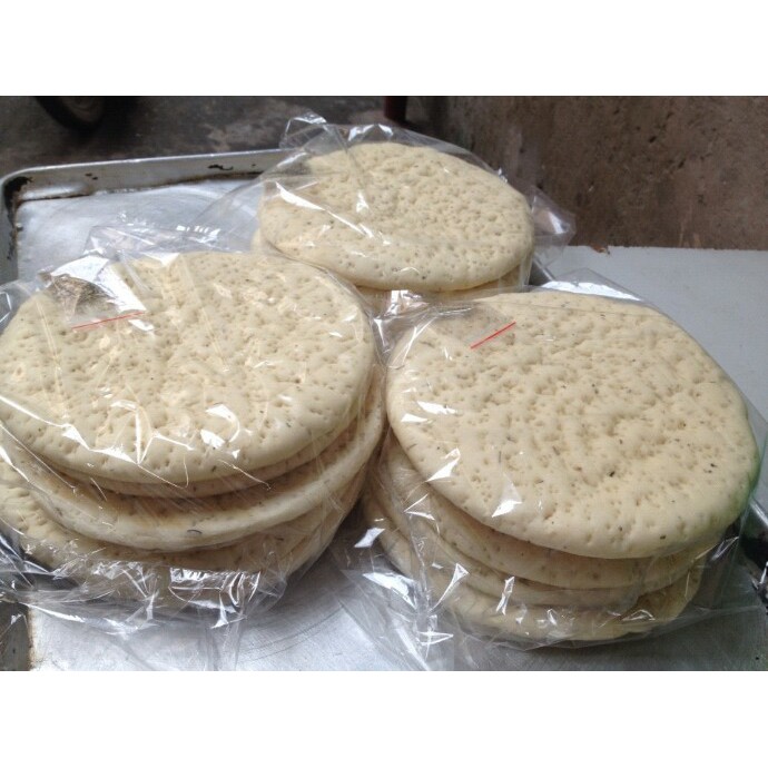 3 đế bánh pizza 20cm tặng kèm sốt cà chua và lá thơm