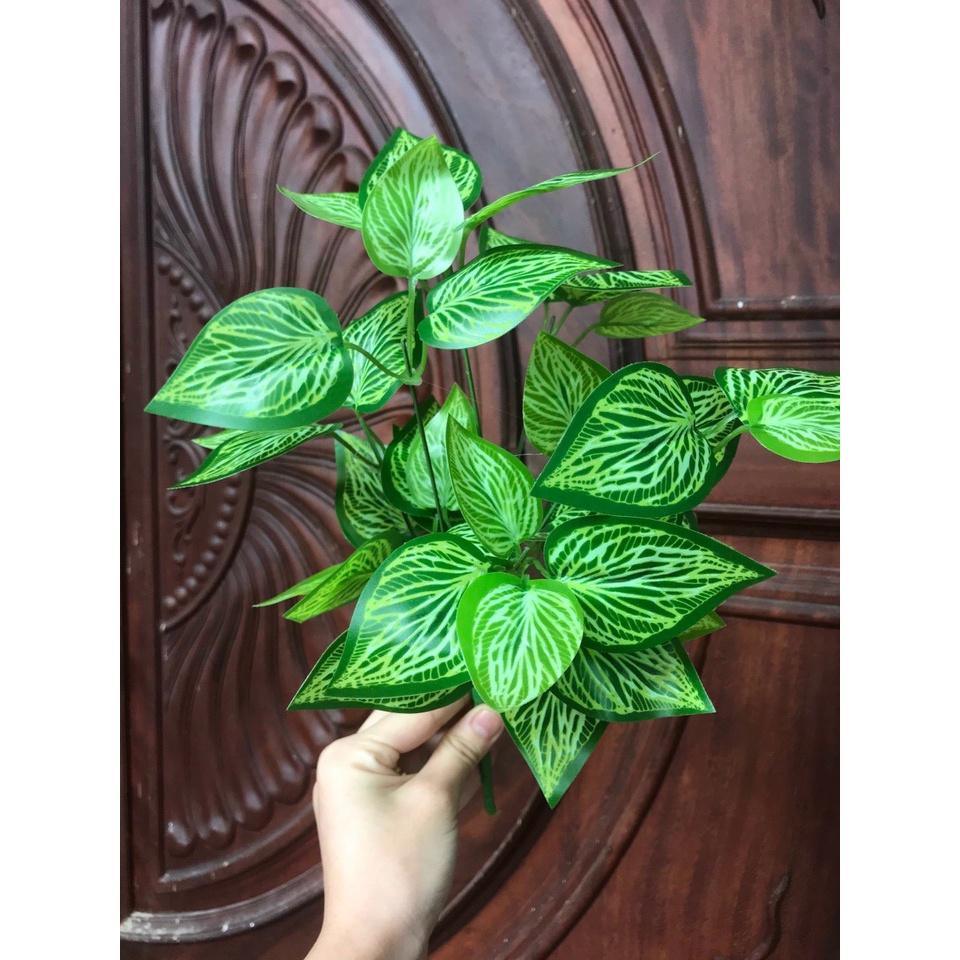 Cành lá điểm nhỏ trang trí decor nghệ thuật.