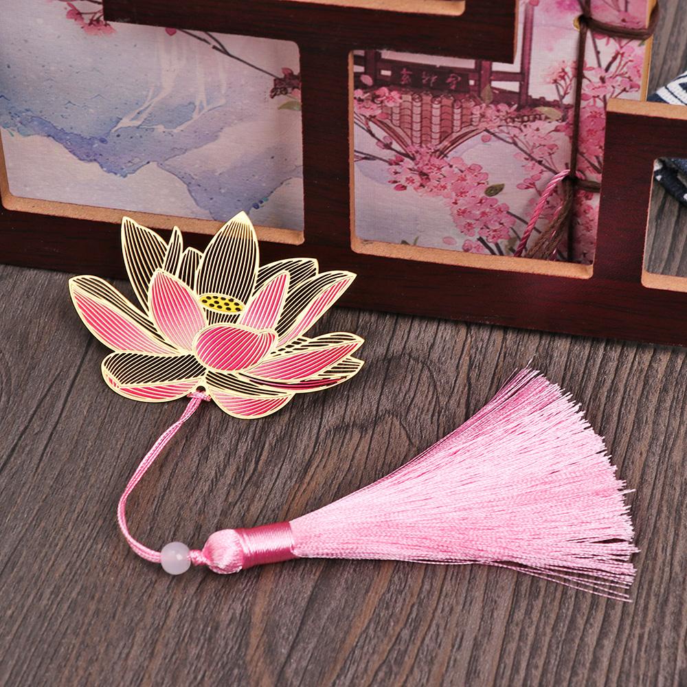Thẻ Đánh Dấu Trang Sách Hình Lá Sen Bằng Đồng Thau Màu Cầu Vồng Phối Tua Rua Kiểu Trung Hoa