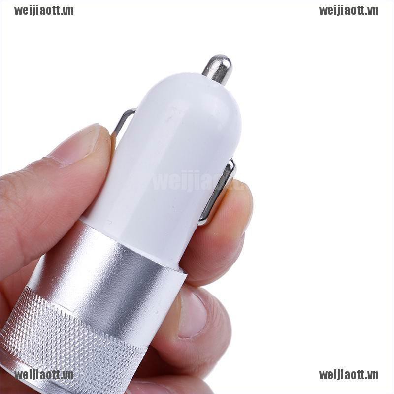 Tẩu sạc xe hơi gồm 2 cổng cắm USB tiện dụng