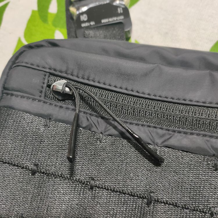 Túi đeo ngực 1017 ALYX 9SM buckled messenger bag ss20