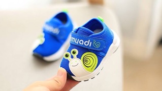 Giầy quai dán ốc sên