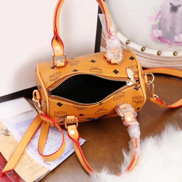 Túi trống MCM thỏ về