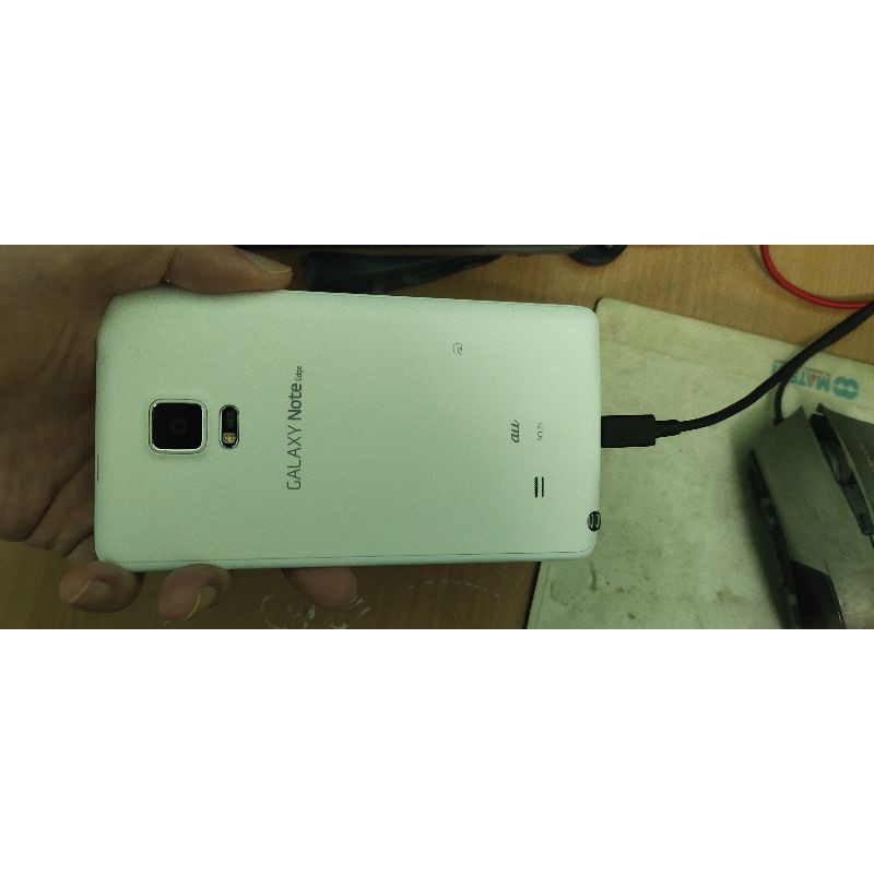 Điện thoại thông minh Samsung galaxy note edge.
