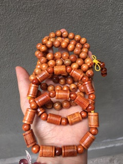 Vòng tay gỗ huyết long