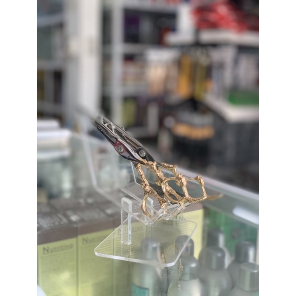 Kệ Mica Trong Suốt Trưng Bày Kéo Chuyên Nghiệp
