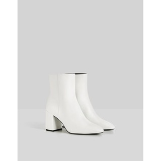 Boots trắng nữ tính - bershka