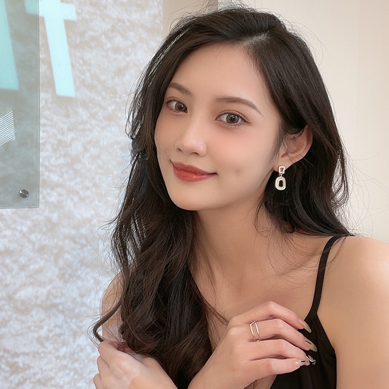 Đôi hoa tai hình chữ cái đính ngọc trai giả thời trang dành cho nữ