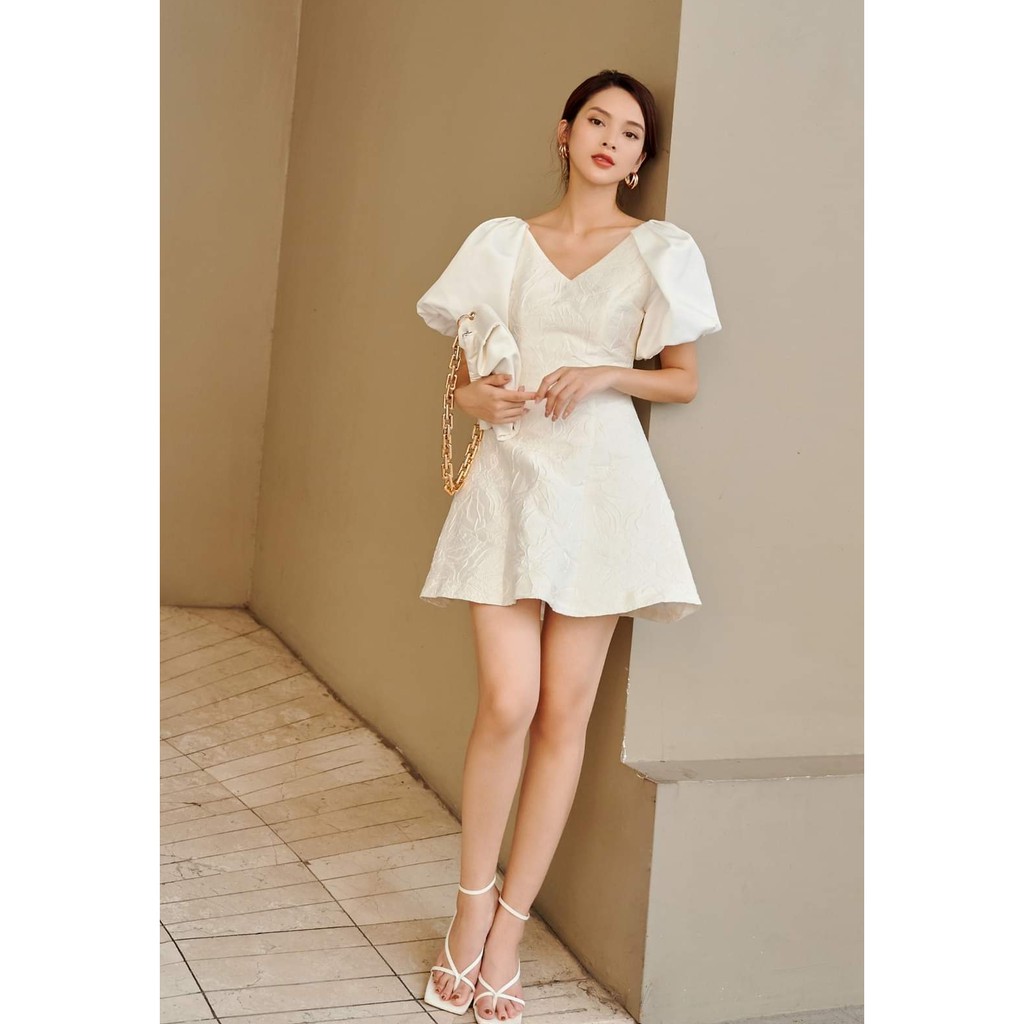 Đầm gấm đi tiệc dáng xòe, cổ V, tay phồng | BigBuy360 - bigbuy360.vn