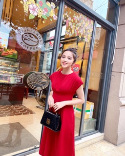 Váy chiết eo chờm vai