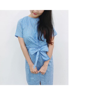 Đầm caro xẻ trước thắt nơ bụng