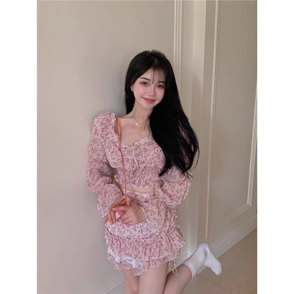 Set Áo Croptop Trễ Vai Bèo Và Chân Váy Kèm Ren Hoa Nhí Xinh Xắnsn AI