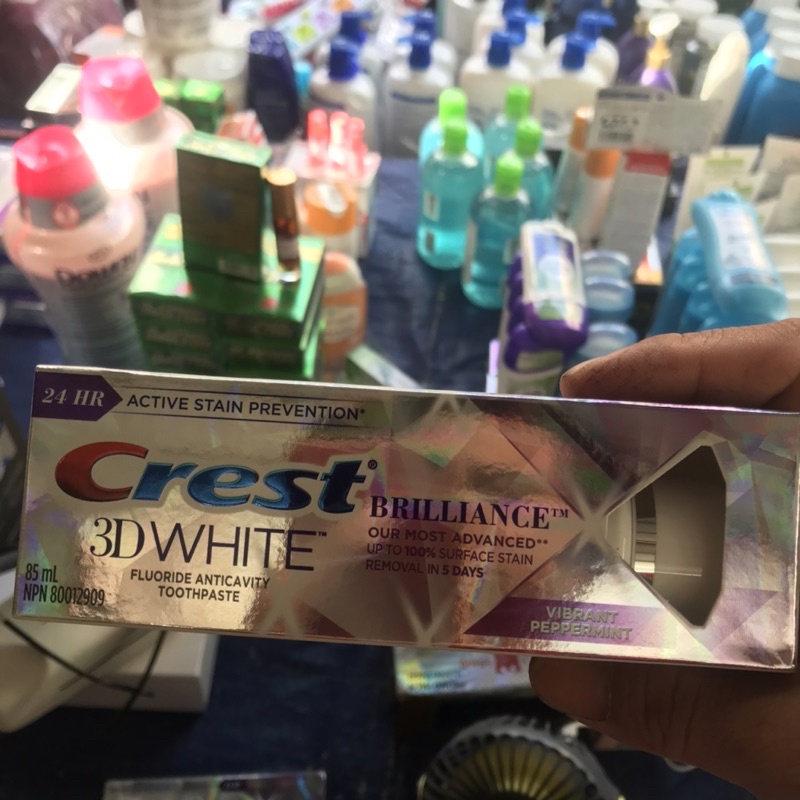 Kem đánh răng trắng răng Crest 3D White Brilliance
