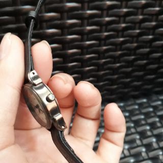Đồng hồ nữ Voken mặt tròn.