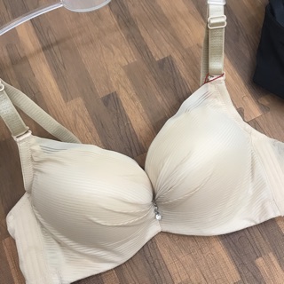 Áo lót nâng ngực gọng mềm