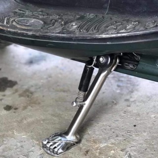 Chân chống nghiêng  xe máy bàn chân inox đặt